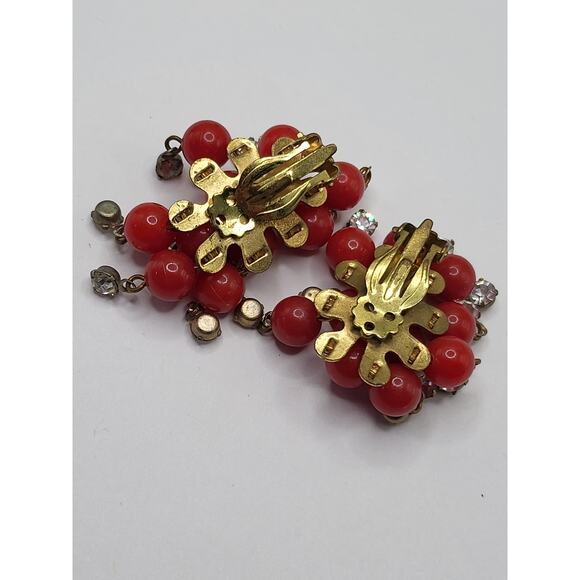 Vintage 1950s Red Bead & Rhinestone Cluster Clip-On Earrings Dangle Style - Picture 6 of 7